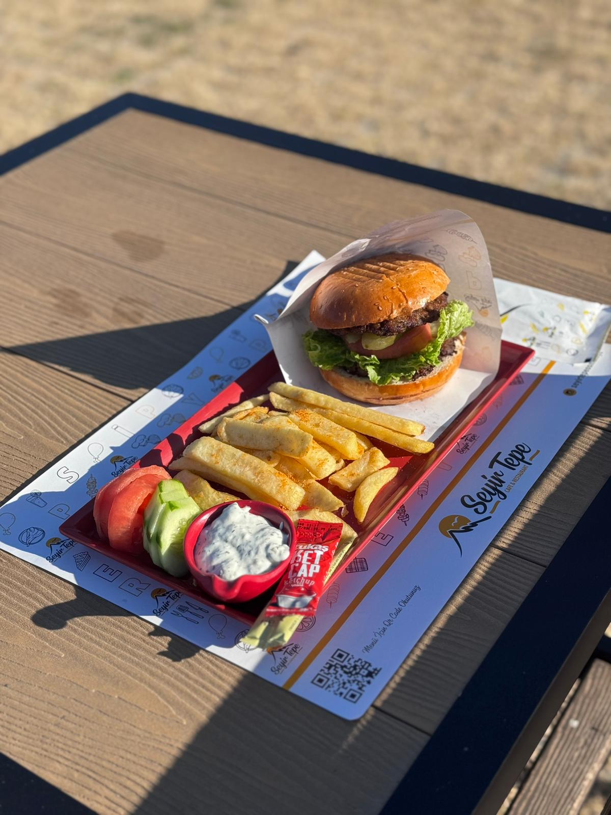 Hamburger Menü - Duble Et (Dip Sos, Cips, Cola)